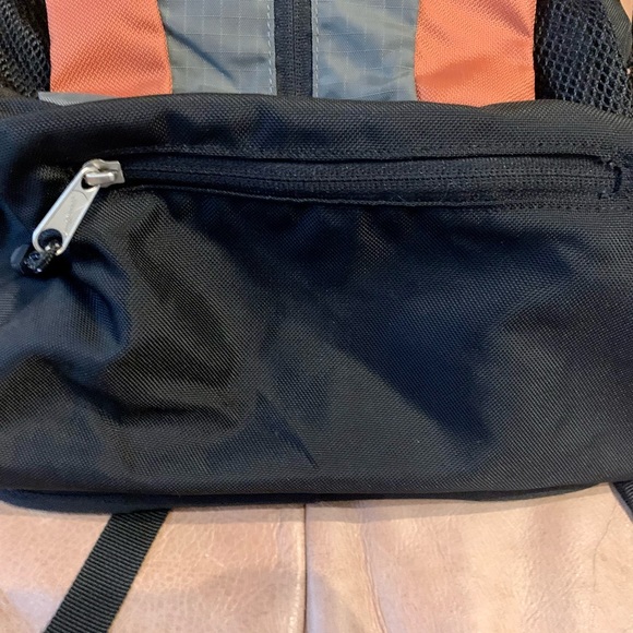 Eddie Bauer Backpack & Cover - Picture 6 of 8